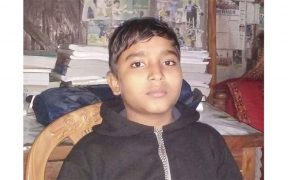 এতিম রফিকুলকে অজানার উদ্দেশে ট্রেনে তুলে দিল বড়ভাই
